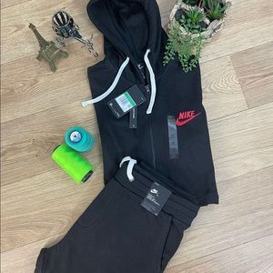 Black Nike jogger set